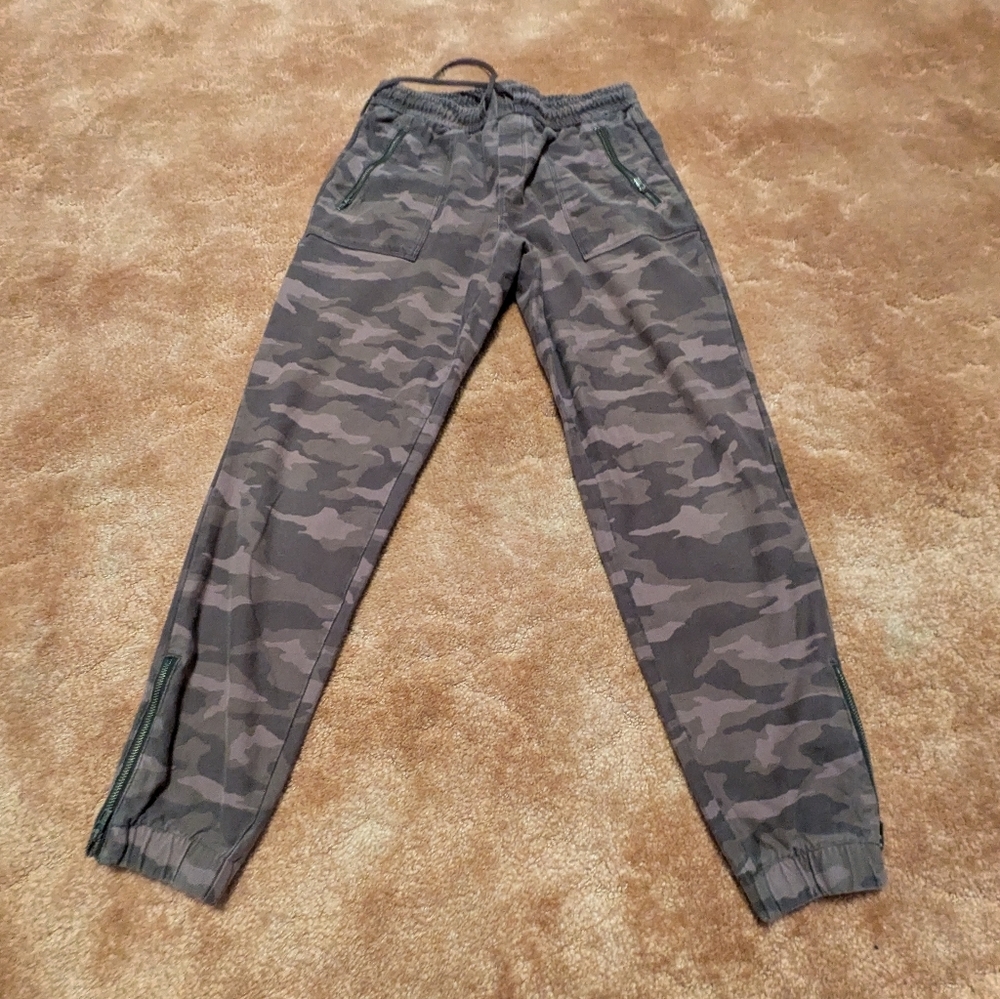 Athleta Dark Grey Camo Sweatpants - Size 6